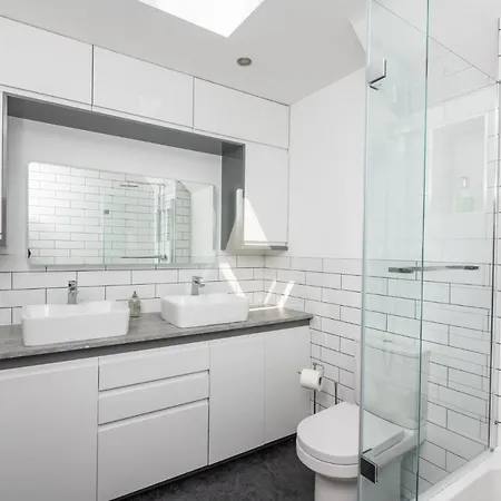 아파트 73 East Parade Cherry Tree - Modern 3-bed Duplex In With 75 Inch Tv - Pass The Keys *