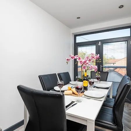 73 East Parade, Cherry Tree Modern 3-bed Duplex In With 75 Inch Tv - Pass The Keys Apartament *