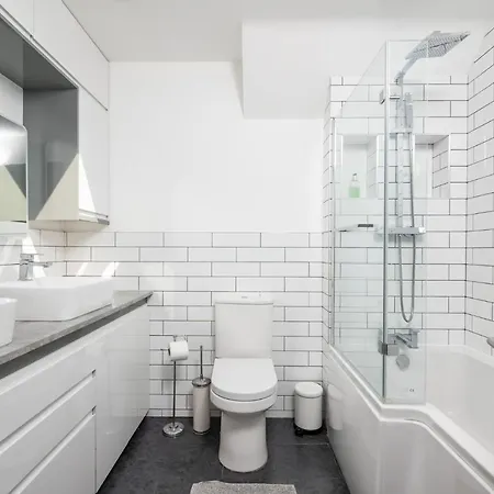 Modern Duplex With 75 Inch Tv I Pass The Keys * York