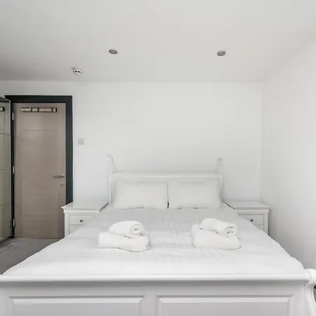 Modern Duplex With 75 Inch Tv I Pass The Keys * York