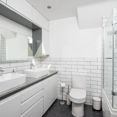 Modern Duplex With 75 Inch Tv I Pass The Keys York