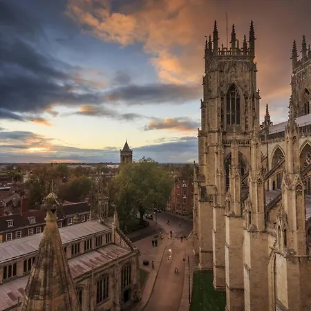 73 East Parade, Cherry Tree Modern 3-bed Duplex In With 75 Inch Tv - Pass The Keys *