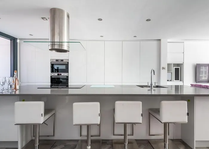 Apartman 73 East Parade, Cherry Tree Modern 3-bed Duplex In With 75 Inch Tv - Pass The Keys