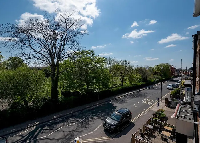 Apartman 73 East Parade, Cherry Tree Modern 3-bed Duplex In With 75 Inch Tv - Pass The Keys *