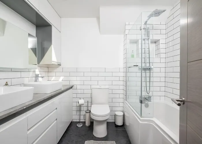 73 East Parade, Cherry Tree Modern 3-bed Duplex In With 75 Inch Tv - Pass The Keys * York