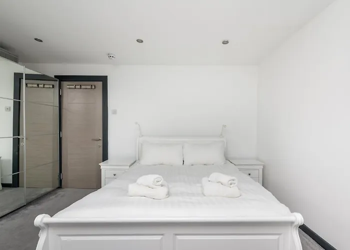 73 East Parade, Cherry Tree Modern 3-bed Duplex In With 75 Inch Tv - Pass The Keys * York