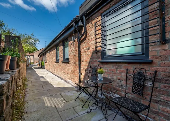 73 East Parade, Cherry Tree Modern 3-bed Duplex In With 75 Inch Tv - Pass The Keys York