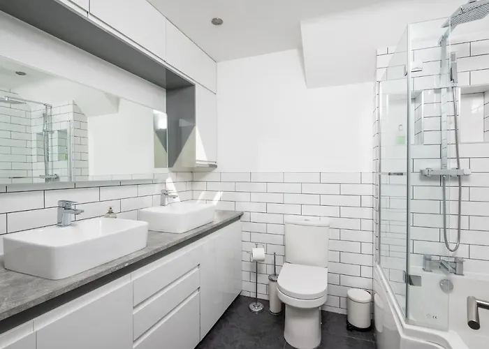 73 East Parade, Cherry Tree Modern 3-bed Duplex In With 75 Inch Tv - Pass The Keys York