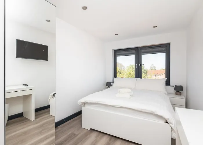 73 East Parade, Cherry Tree Modern 3-bed Duplex In With 75 Inch Tv - Pass The Keys Apartman *