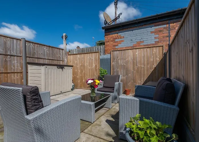 73 East Parade, Cherry Tree Modern 3-bed Duplex In With 75 Inch Tv - Pass The Keys