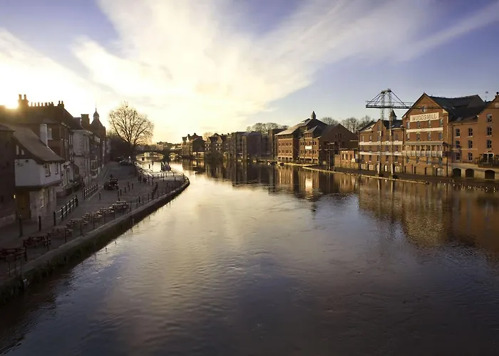 73 East Parade, Cherry Tree Modern 3-bed Duplex In With 75 Inch Tv - Pass The Keys Apartman