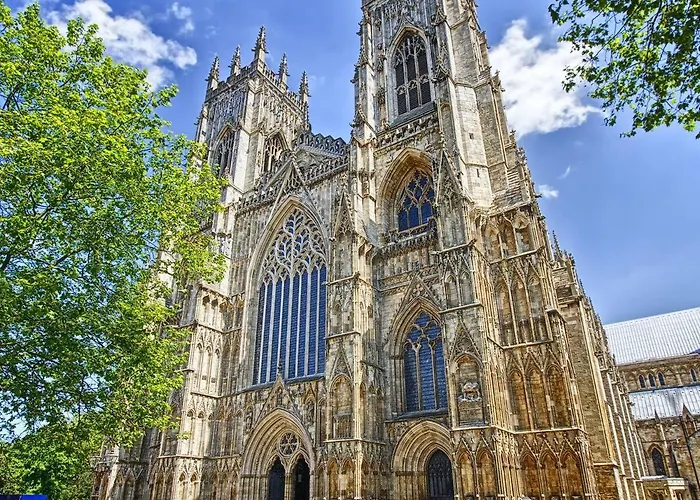 73 East Parade, Cherry Tree Modern 3-bed Duplex In With 75 Inch Tv - Pass The Keys York