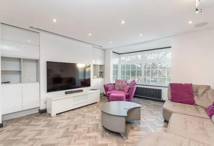 73 East Parade, Cherry Tree Modern 3-bed Duplex In With 75 Inch Tv - Pass The Keys Apartman