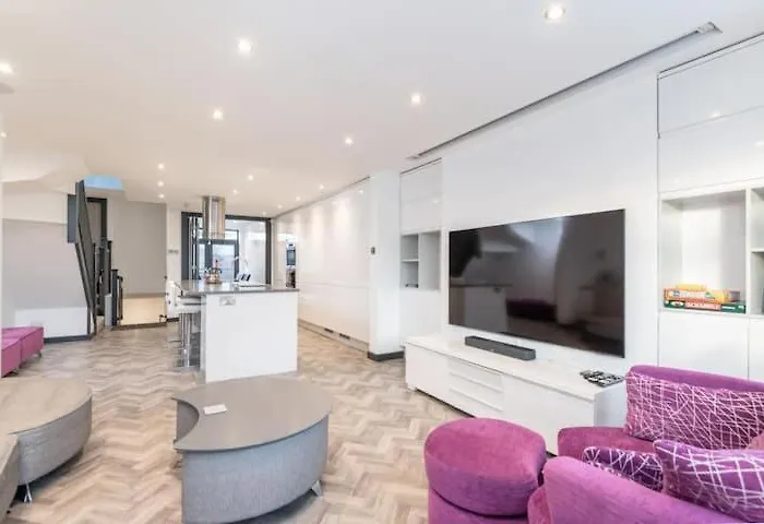 Apartman 73 East Parade, Cherry Tree Modern 3-bed Duplex In With 75 Inch Tv - Pass The Keys York