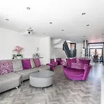 Daire 73 East Parade, Cherry Tree Modern 3-bed Duplex In With 75 Inch Tv - Pass The Keys