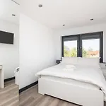 73 East Parade, Cherry Tree Modern 3-bed Duplex In With 75 Inch Tv - Pass The Keys Daire *