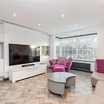 73 East Parade, Cherry Tree Modern 3-bed Duplex In With 75 Inch Tv - Pass The Keys Daire