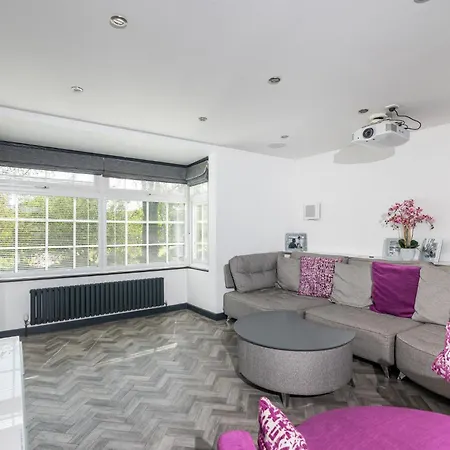 73 East Parade Cherry Tree - Modern 3-bed Duplex In With 75 Inch Tv - Pass The Keys Йорк